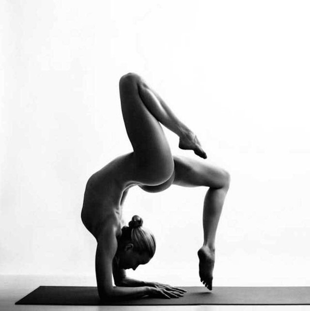 beautifulnudeyogapositions-5-900x902.jpg