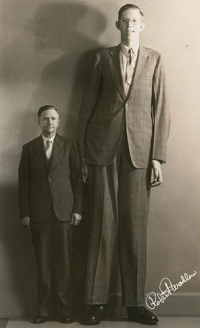 robert-wadlow-with-his-father.jpg
