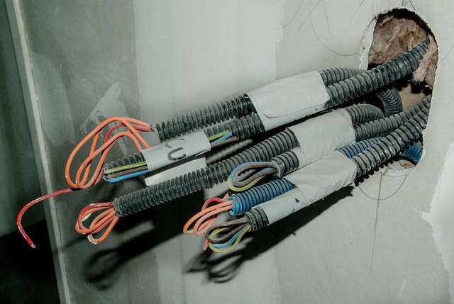 electrician-1696757_1280.jpg