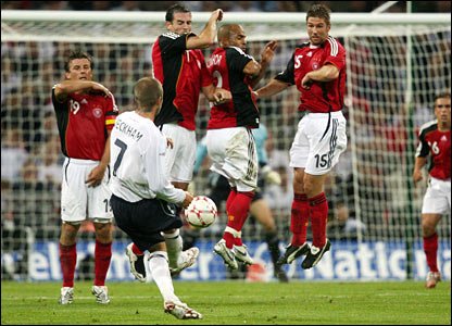 _44074557_becks_englandaction416.jpg