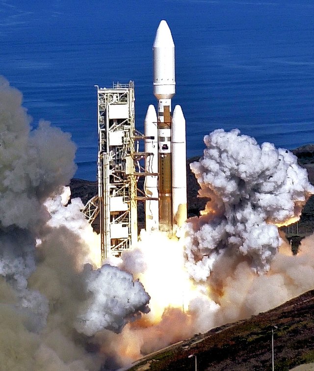 1200px-Titan_IV_Centaur_launch_-_Vandenberg_AFB.jpg