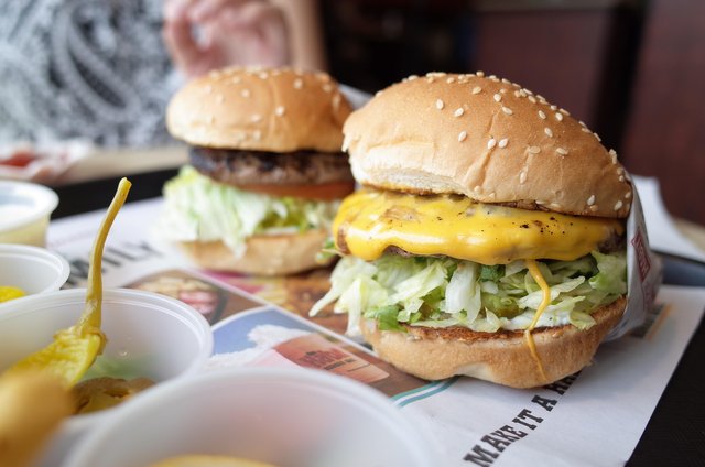 burger-2333280_1920.jpg