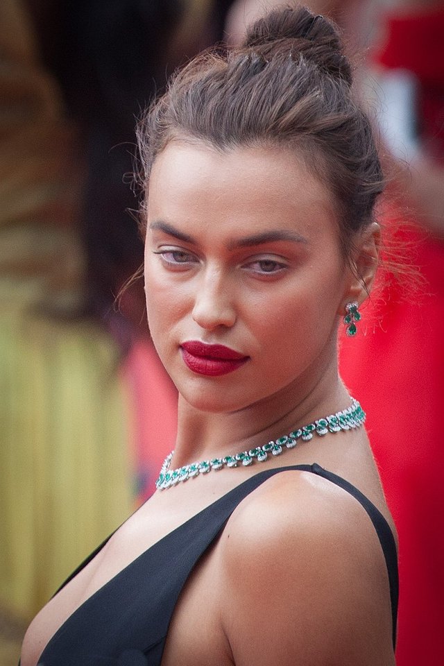 800px-Irina_Shayk_Cannes_2018.jpg