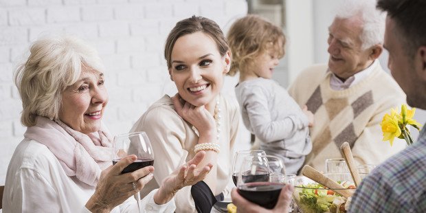 web3-family-inlaw-good-time-dinner-table-shutterstock_408503056-photographee-eu-ai.jpg