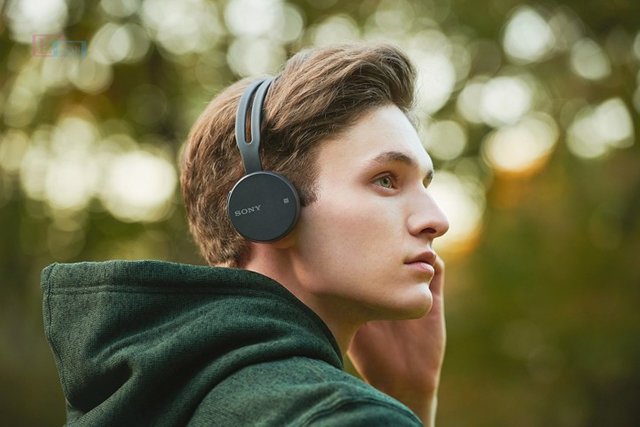 originalnye_naushniki_bluetooth-garnitura_sony_ch400_wireless_headphones_black_chernyy_wh-ch400_-720x480.jpg