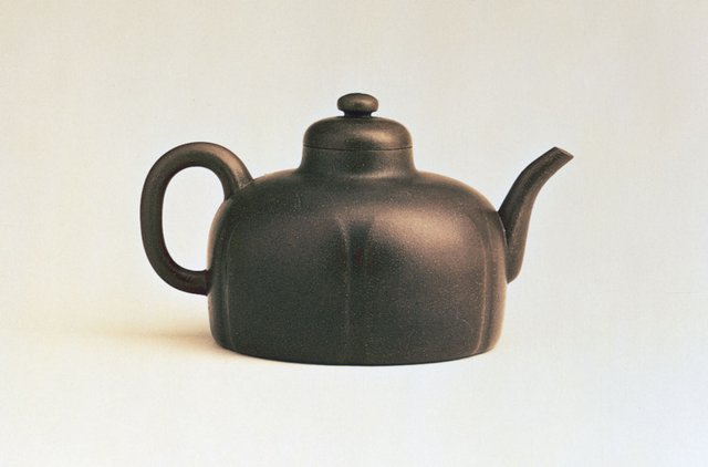 Yixing-Gongchun-ware-teapot-body-Hong-Kong-1513.jpg