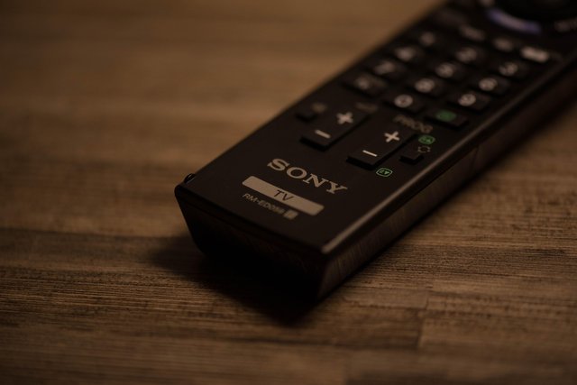 remote-control-933479_1920.jpg