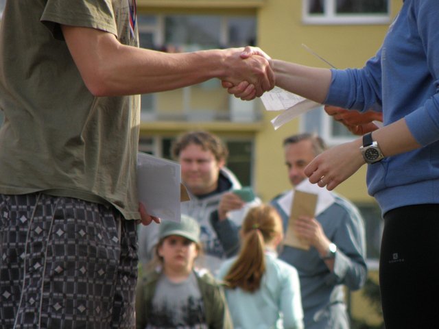 handshakes-930181_1280.jpg