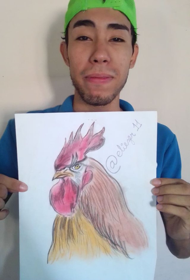 Selfie con el dibujo terminado.jpg