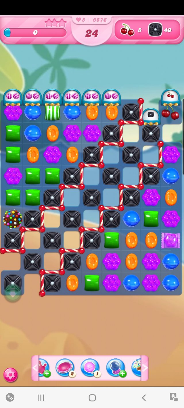 Screenshot_20220816-185447_Candy Crush Saga.jpg