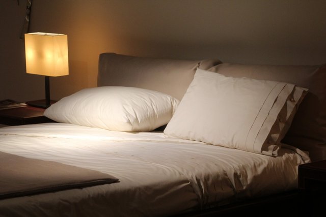 double_bed_read_pillows_sleep_bedroom_rest-1049721.jpg