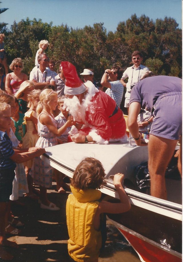 1980's - Father Christmas on the canals04.jpg