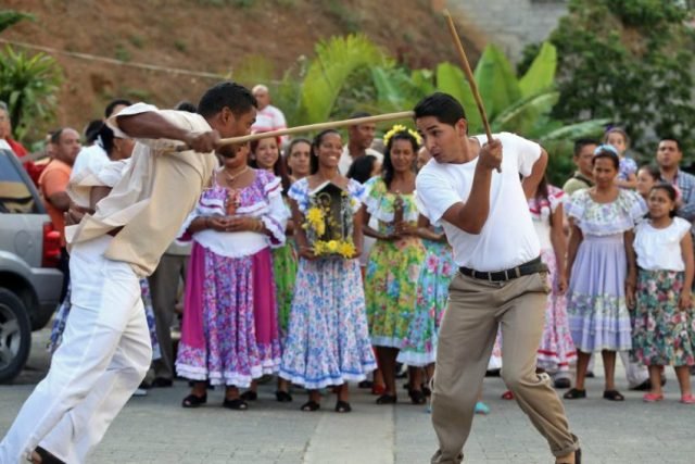 La-batalla-uno-de-las-figuras-principaoles-del-tamunangue-en-Lara.-Foto-Minci-junio-2017..jpg