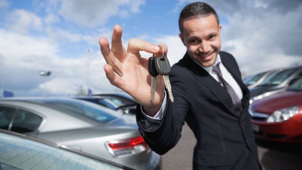 car-salesman-151336938-small.jpg