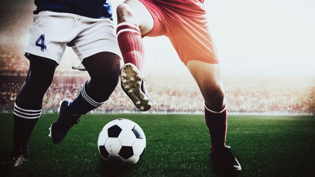 jugadores-futbol-soccer-competencia-equipo-rojo-azul-estadio-deportivo_43569-10.jpg