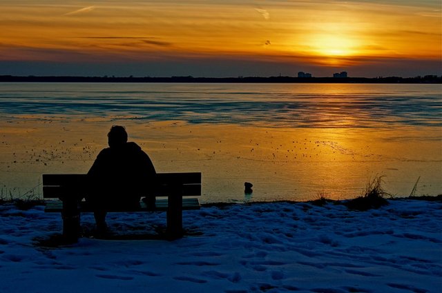 sun_clouds_evening_human_alone_romance_romantic_lake-1352804.jpg