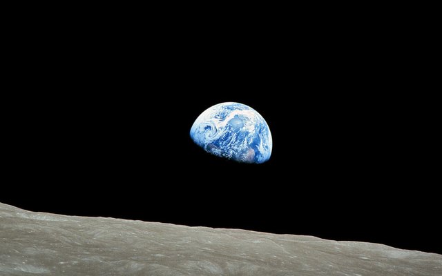 earthrise_over_moon_wallpaper.jpg