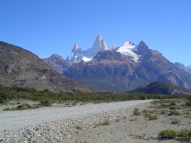 DSC01727 camino a Lago del Desierto.JPG