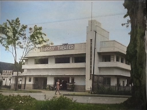 Bioskop Empress Theater di Makassar, 1946. DLC. Colorized..jpg