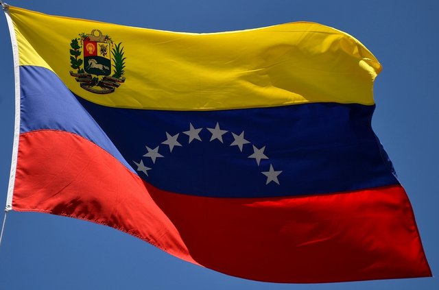 Bandera-de-Venezuela-con-las-8-estrellas.jpg