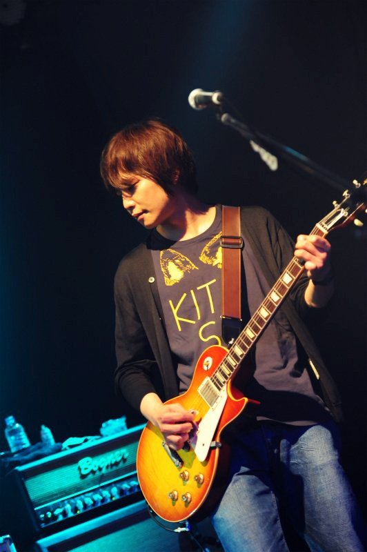 asi_kung_kita_kensuke_guitardssd.jpg