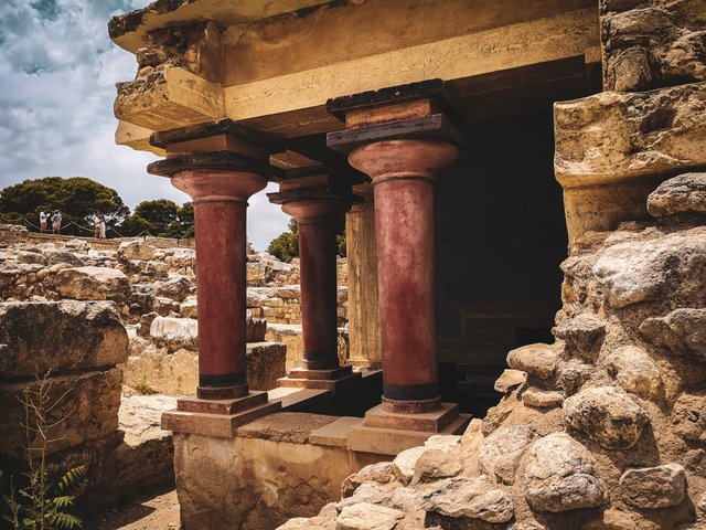 minoan-palace-of-knossos.jpg