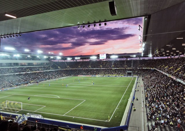 2048px-Stade_de_Suisse.jpg