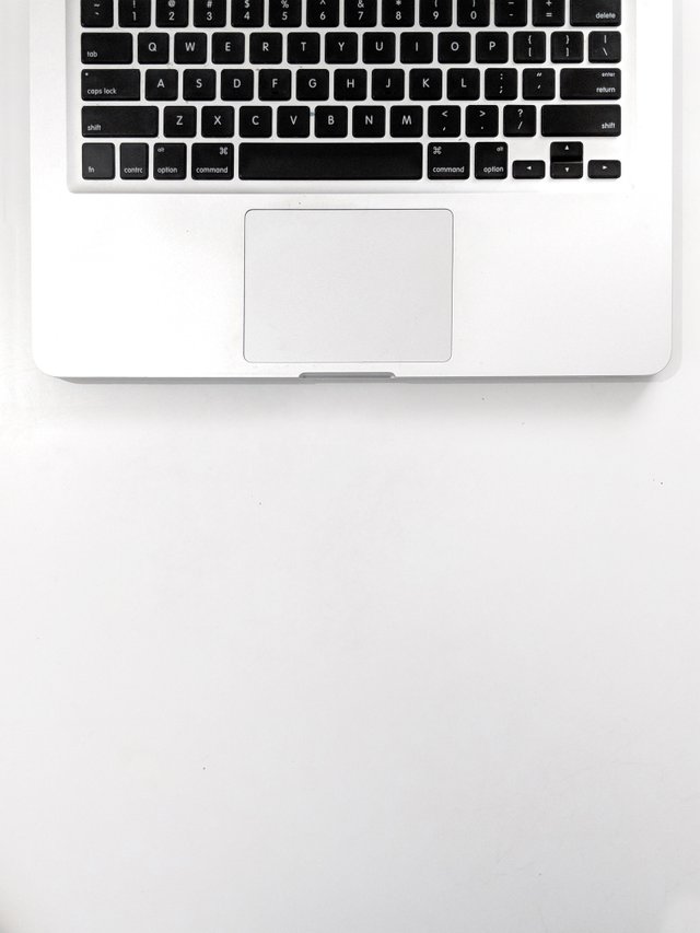 apple keyboard.jpg