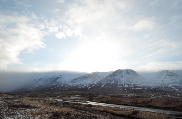 iceland_mountains.jpg