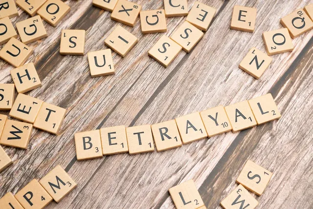 betrayal-8518886_1280 (1).webp