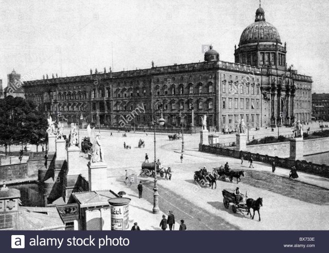 geography-travel-germany-berlin-city-palace-stadtschloss-exterior-BX733E.jpg