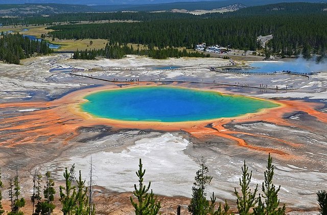 800px-Grand_Prismatic_Spring.jpg