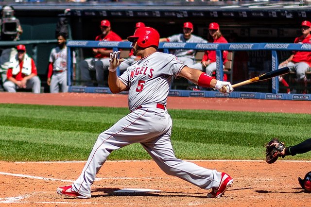 800px-Albert_Pujols_(48484249682).jpg