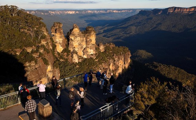 Three_Sisters_Blue_Mountains.jpg