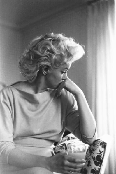 actress-marilyn-monroe-relaxes-in-a-quiet-moment-at-the-news-photo-73996579-1562954814.jpg