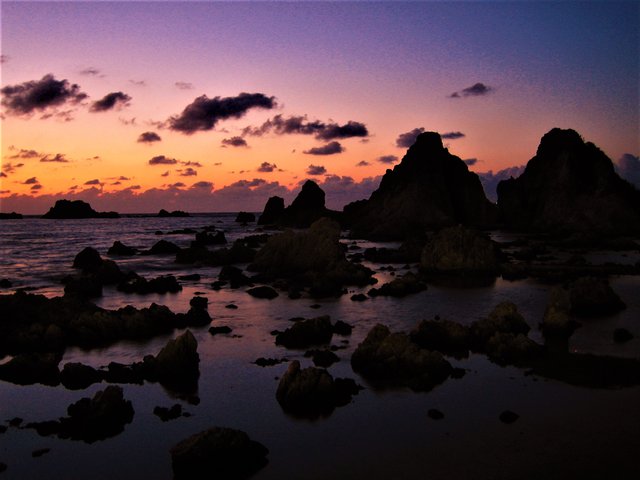 645 sunset at the lovers rocks (48).jpg