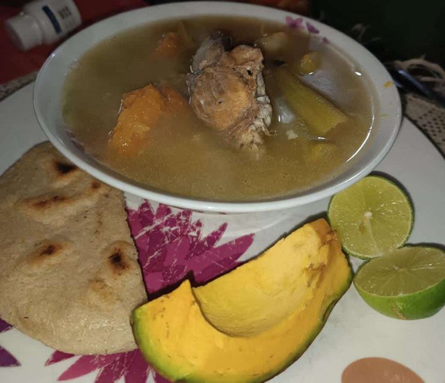 Sopa de pescado.jpg