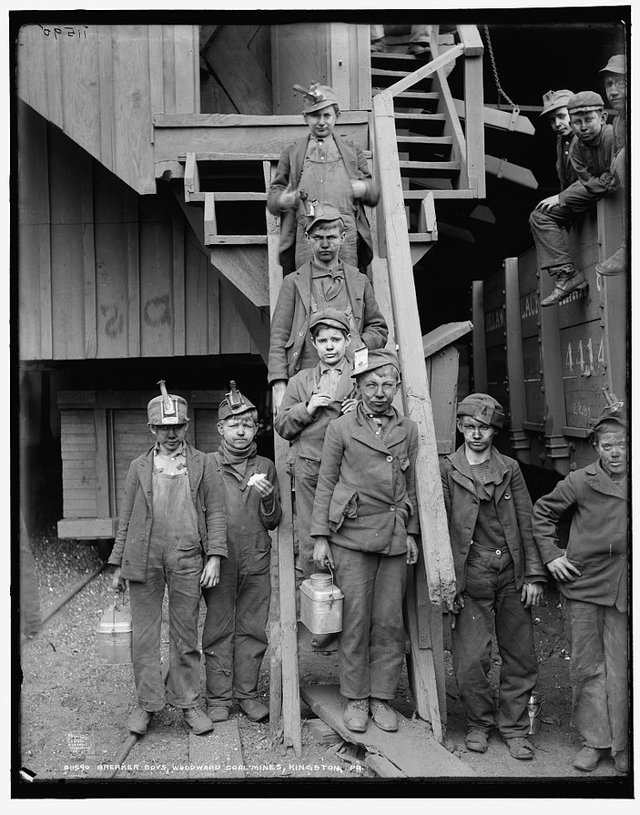 Breaker 2boys,_Woodward_Coal_Mines,_Kingston,_Pa.,_ca._1900public national archives.jpg
