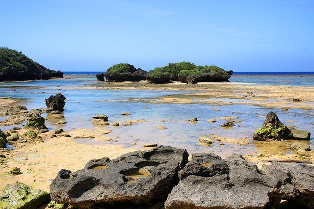 Hoshizuna-no-hama_Iriomote-japan-beach.jpg