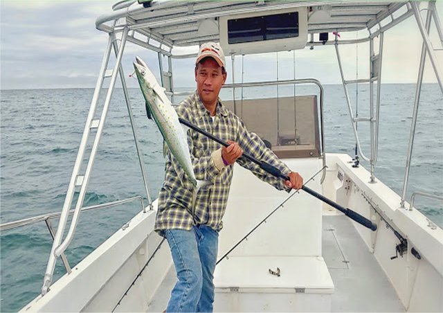 Spanish Mackeral Jan 2016 Fishing with Earl.jpg