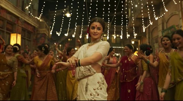 alia-bhatt-is-sublime-in-gangubai-kathiawadi-teaser.jpg