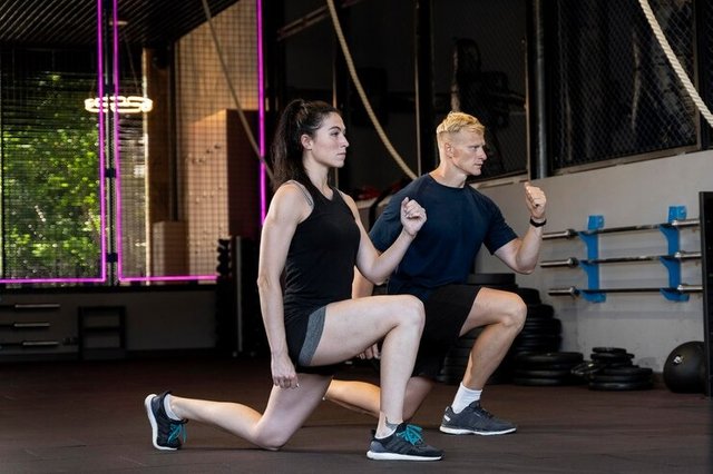 close-up-couple-doing-crossfit-w.jpg