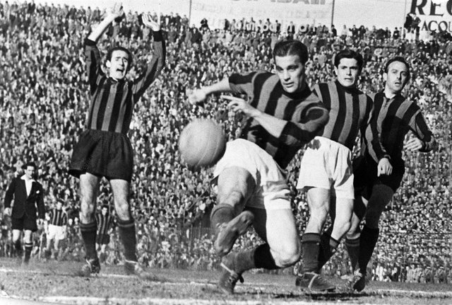 Gunnar_Nordahl_-_1951_-_AC_Milan.jpg