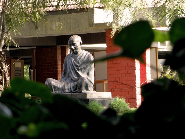 mahatma-gandhi-4994080.jpg