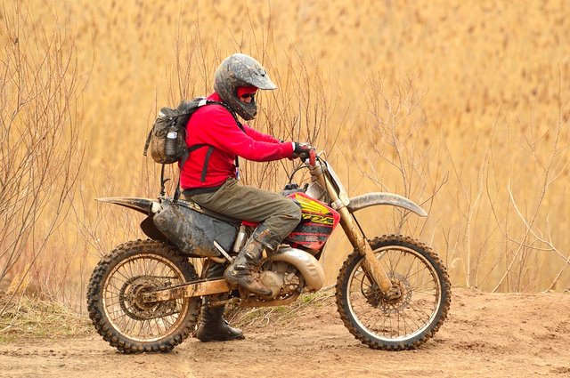 dirt-bike-330815_960_720.jpg