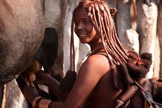Wanita-Suku-Himba.jpg