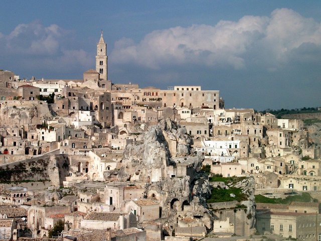 1280px-Matera_boenisch_nov_2005.jpg