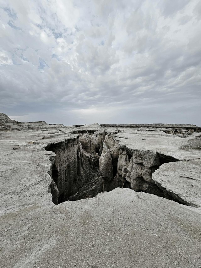 free-photo-of-view-of-a-large-crack-in-the-earths-surface.jpeg