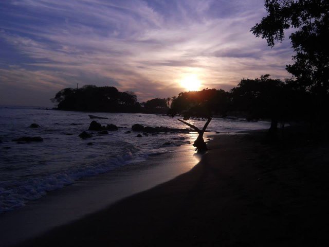 Atardecer-en-playa-los-Cobanos-en-el-salvador (1).jpg