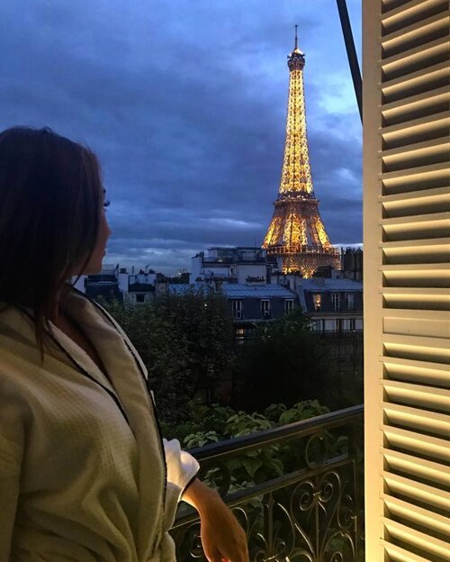Best+Hotels+in+Paris+-+Shangri-La+Hotel,+Paris+-+Eiffel+Tower+View+-+by+@rita_karaya.jpg